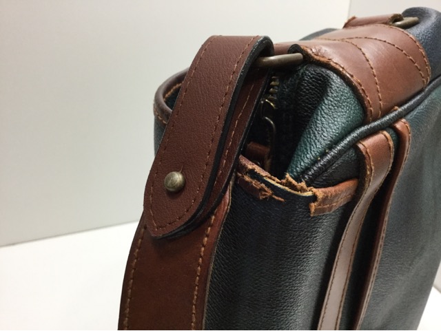Ralph Lauren(ラルフローレン)のショルダーバッグのループ、ベルトの付け根革パーツ交換が完了しました（愛知県一宮市O様）after03