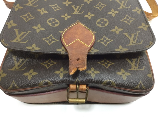 LOUIS VUITTON(ルイ ヴィトン)モノグラム キャンバス カルトシエールバッグの蓋のベルト・ショルダーベルトの作成・交換が完了しました。 (愛知県名古屋市K様)before02